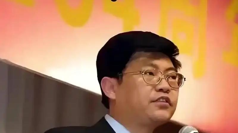 钱牧斋水凉屈膝，今之文人骨断腰折——千古同羞