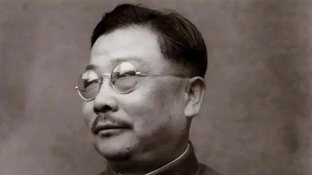 桂林到重庆，李克农如何千里走单骑？用啥妙计，戴笠心腹贴心护送