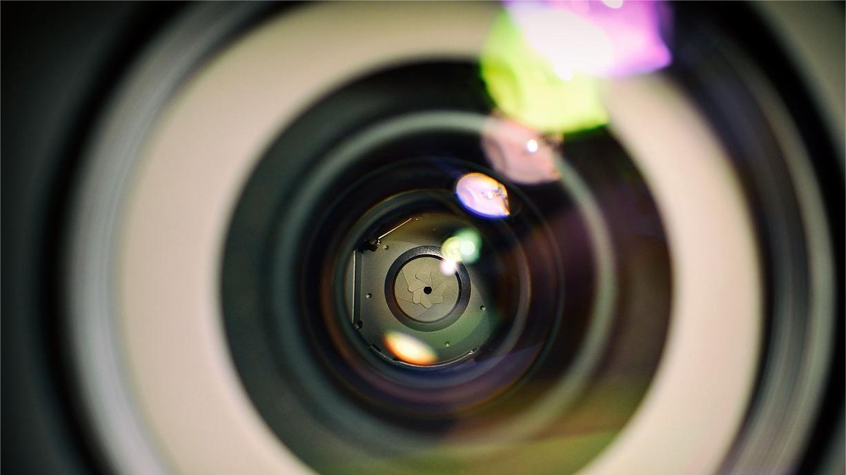 如何为工业相机选择合适的镜头？