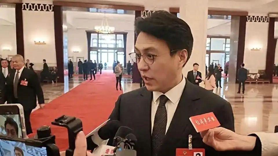 靳东两会点评短剧乱象，红果短剧业务迎来调整