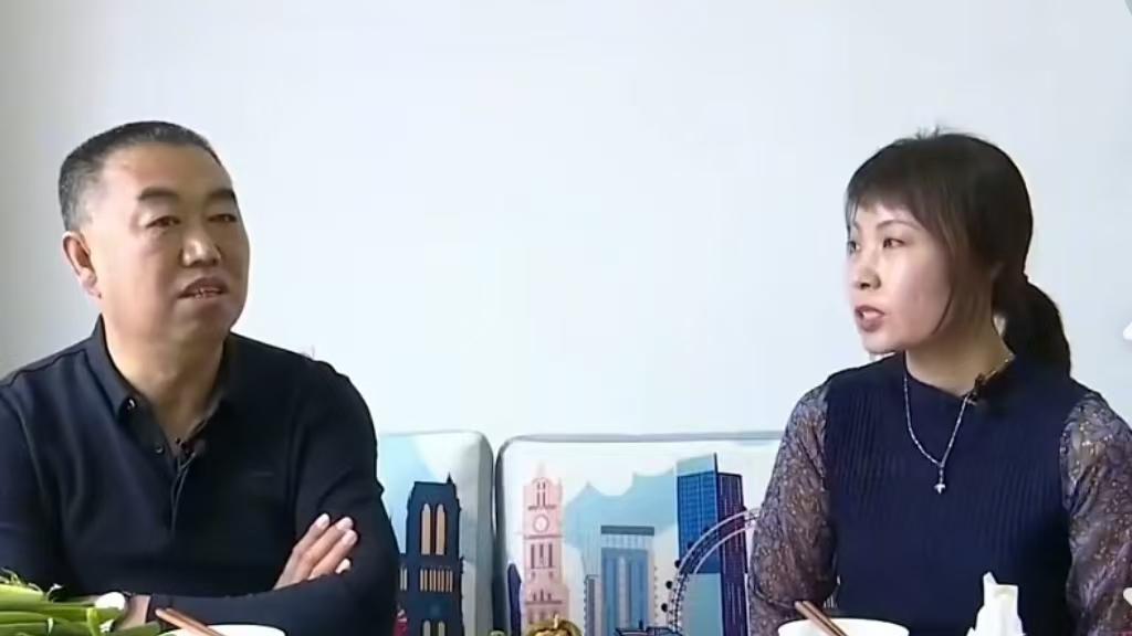 大妈肤白貌美气质佳，找踏实有钱的老伴，因为儿子未婚被百般嫌弃