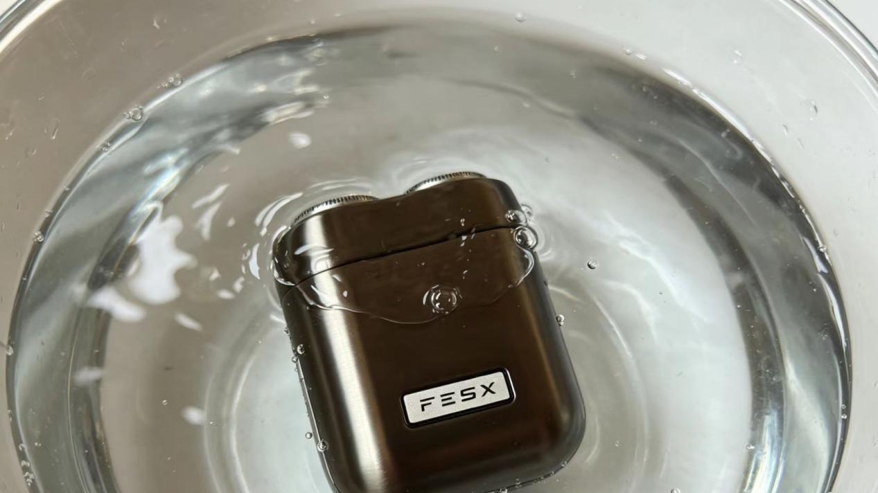 FESX精工户外剃须刀测评，砍掉溢价功能/品牌税，199元硬刚超大牌