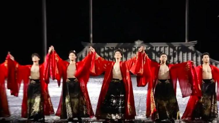 年票房破亿，短视频播放十几亿：谁在为“男色”买单？