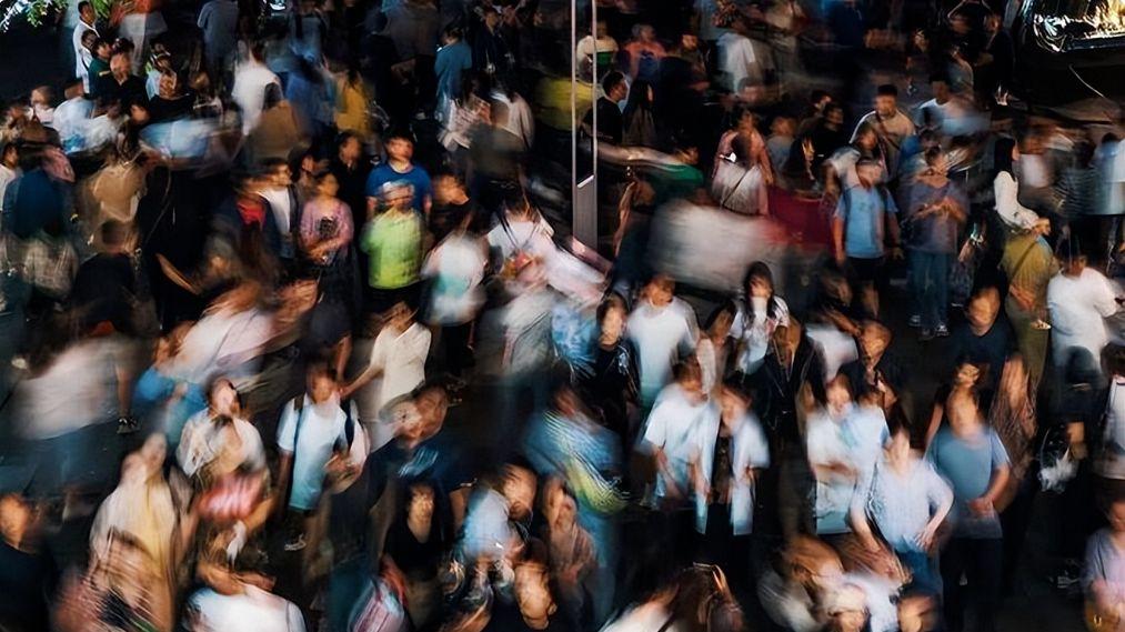 427 万毕业生涌入灵活就业：智能时代，谁来给普通人的人生兜底？