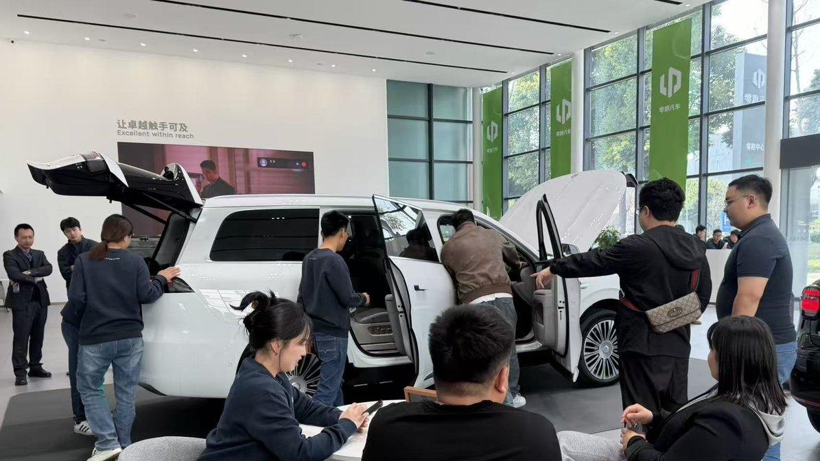 零跑D19全国13城巡展火热开启 实车到店引爆体验热潮