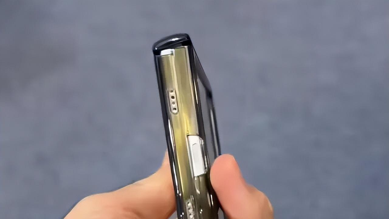 iPhone Fold 模具曝光，胖 mini 变 iPad mini