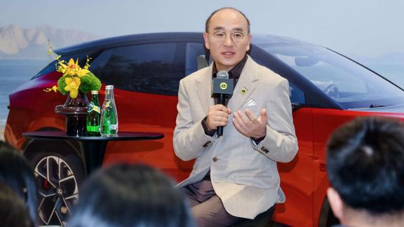莲花跑车冯擎峰：我们不是为所有人造车，而是为心怀热爱的人造车