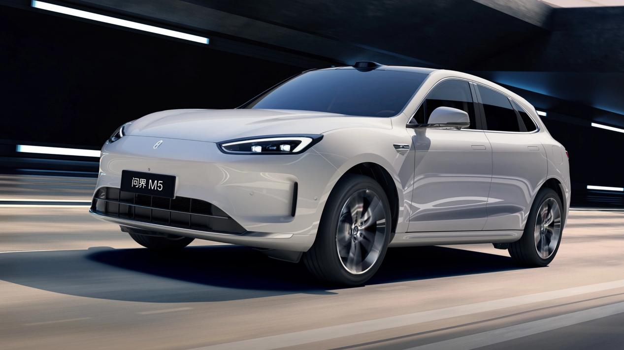 心有光芒，行有底气！问界M5守护女性闪耀“她力量”