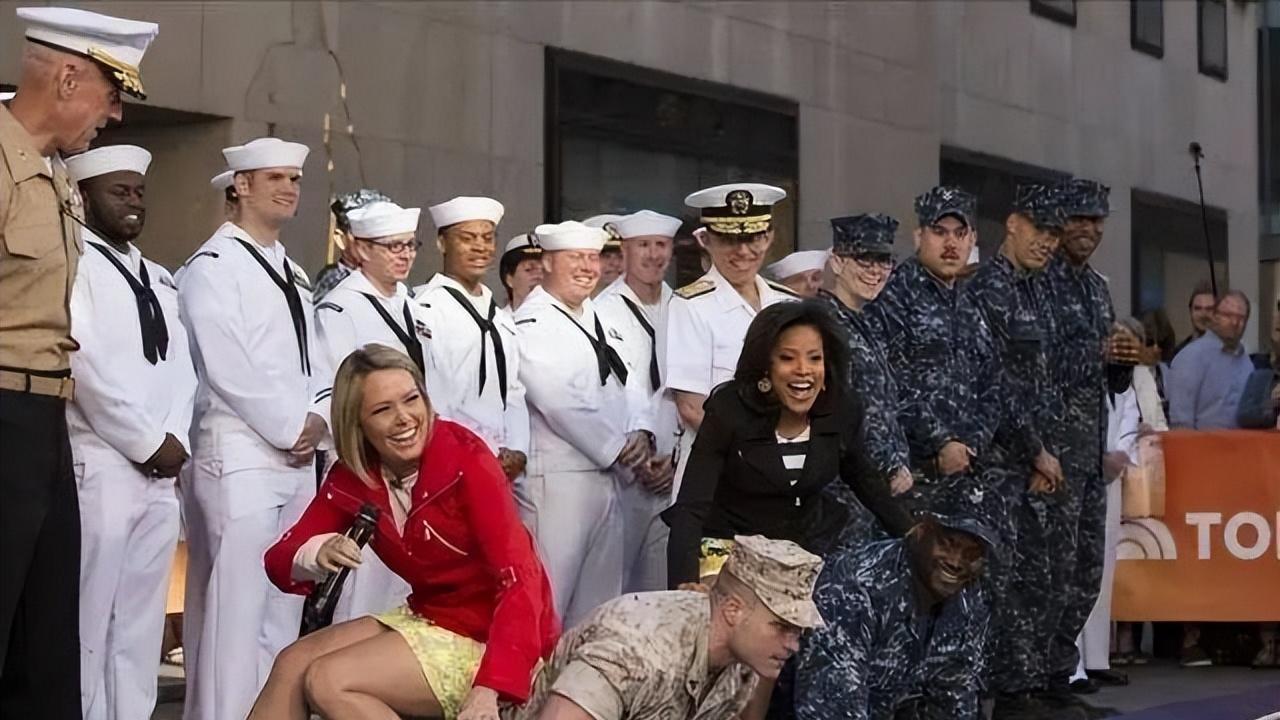 每一艘美国航母上，都要带足大量女兵？她们在航母上有什么作用？