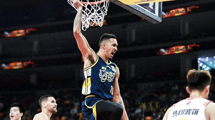 为何赛后粤深两队小外援吵架打起嘴仗？