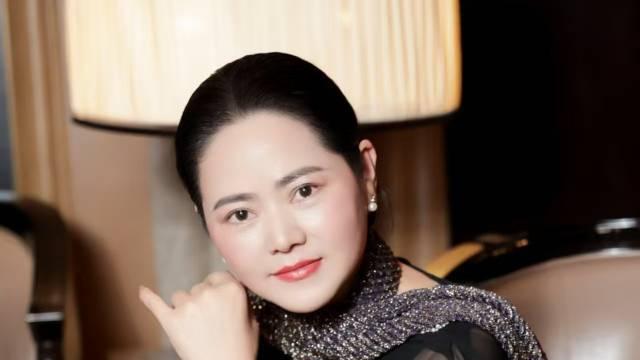 《金马呈祥瑞·新春纳万福》著名艺术家杨岭琴向全国人民拜大年