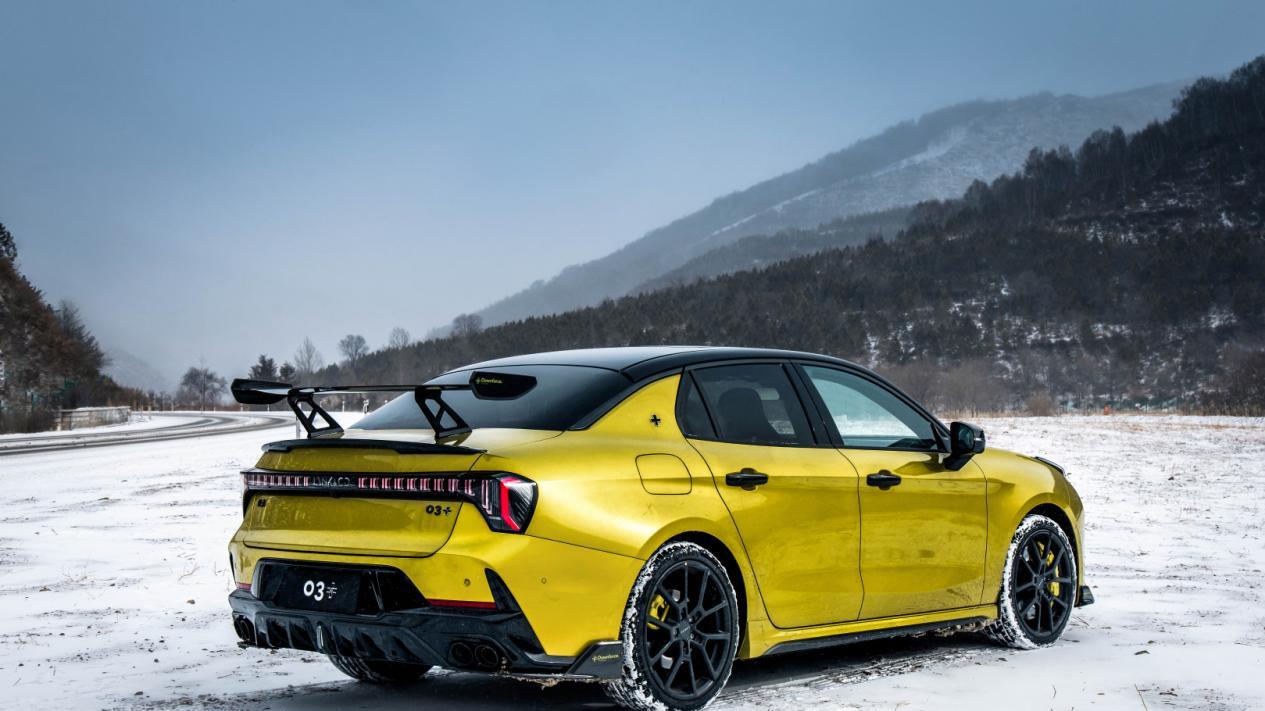 领克03家族雪地漂移帅炸了！限时10.38万起，这羊毛必须薅！