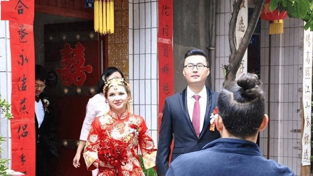 乌克兰美女嫁河南农村，丈夫死后把3子国籍改了，公婆称她是恩人