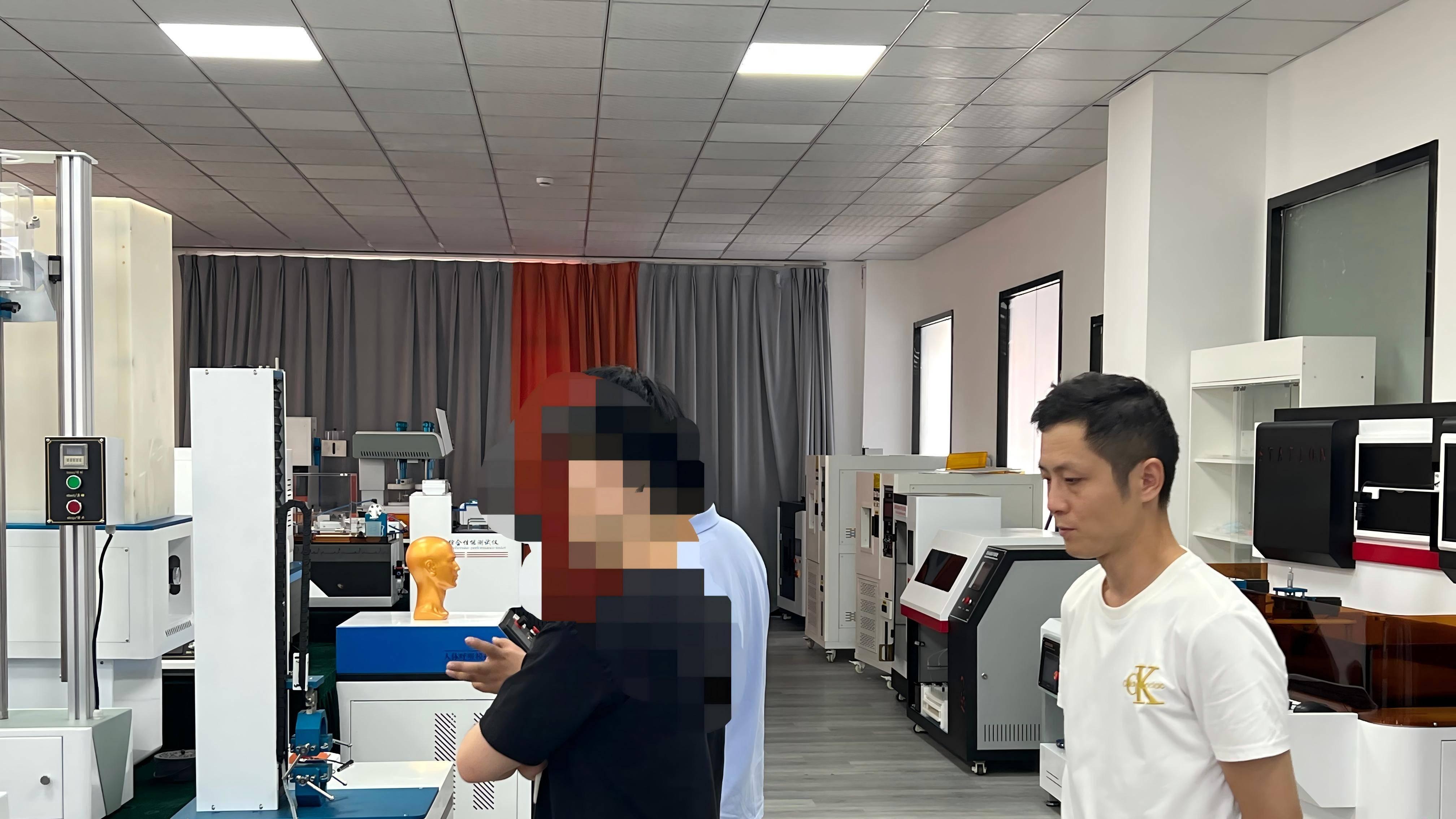 湖南某某有限公司到上海徽涛考察滚压式冲洗吸引器综合性能测试仪