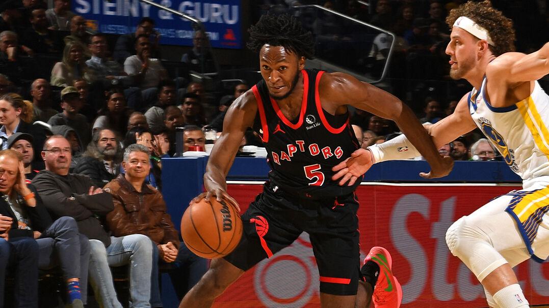 被猛龙双杀，勇士4连胜终结！巴特勒报销，库里16分，奎克利40+10