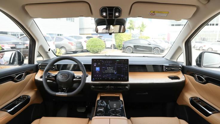 纯家用，十万级的五菱星光730 PHEV，如何从对手口中“夺食”？
