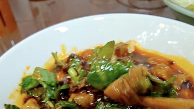 一碗豆花面的乡愁：遵义味道的温柔密码