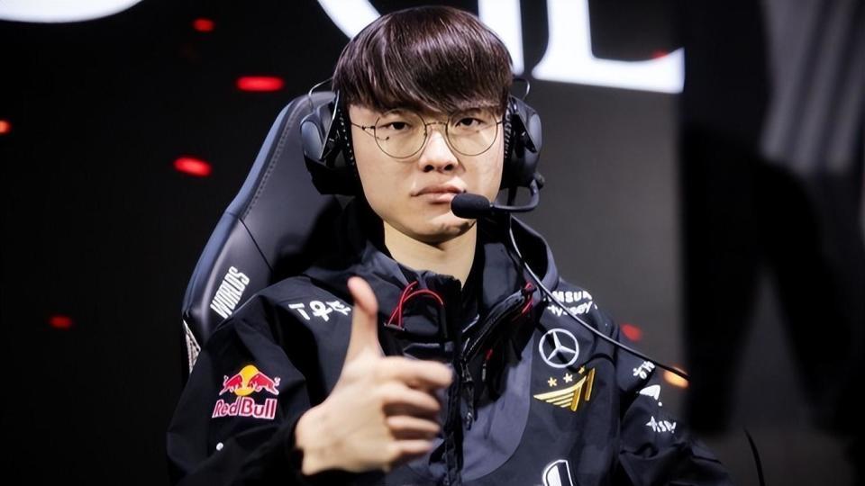 S16首支先锋赛队伍诞生！黑马队被打成人机，22分钟落后1.8W经济