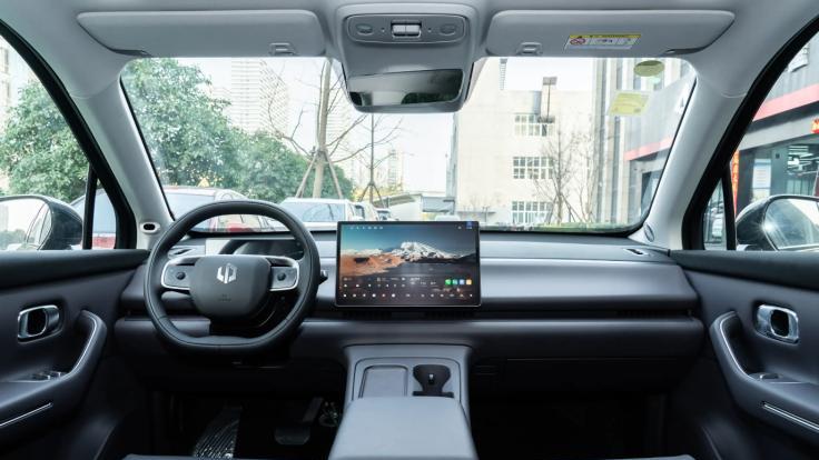 城市通勤更经济，零跑C16在售增程款怎么选？这么选不踩坑