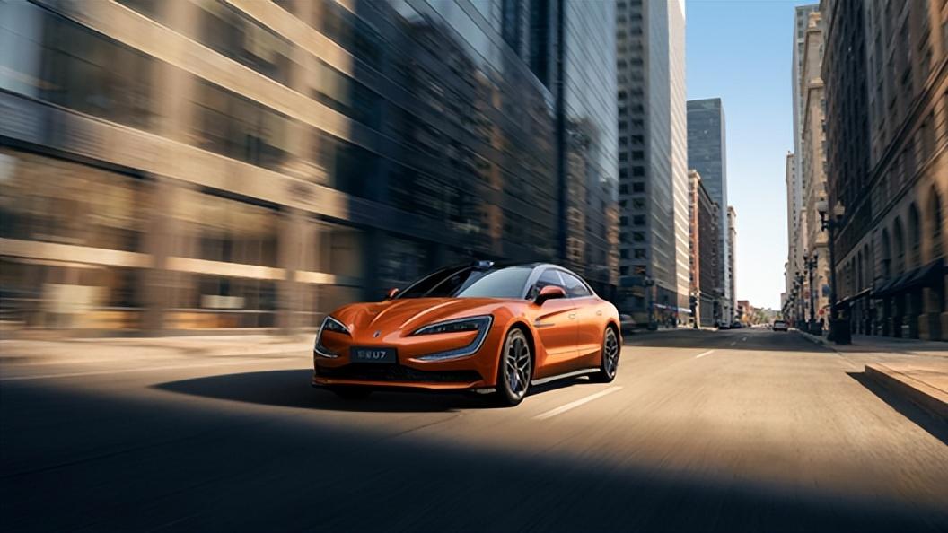 仰望2026款旗舰矩阵焕新登场，仰望加闪充定义高端出行新标杆