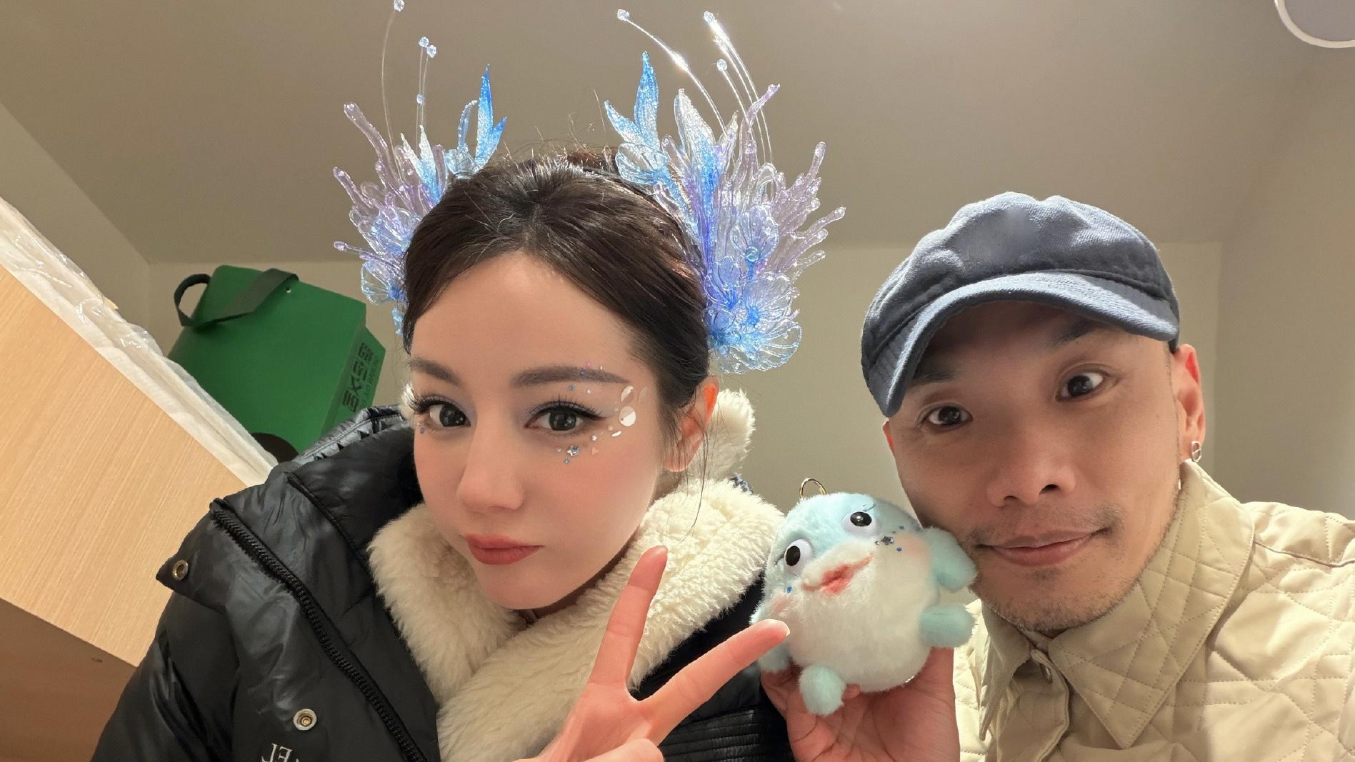 迪丽热巴春晚惊艳妆容，幕后化妆师王亚飞功不可没