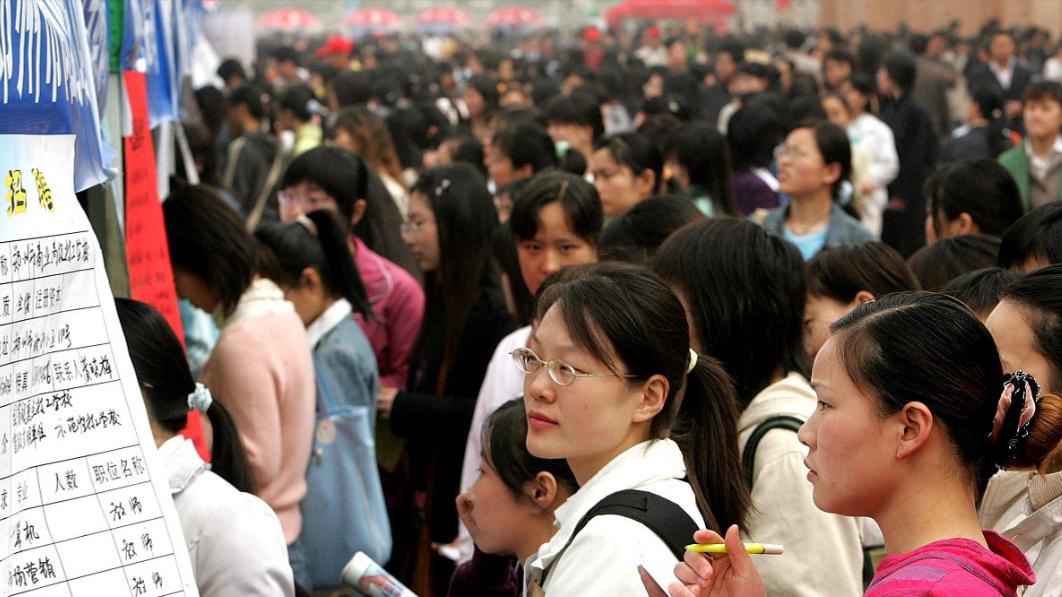 艺考并非唯一出路，春晚主持人曝大学转学经历，普通学生能做到吗