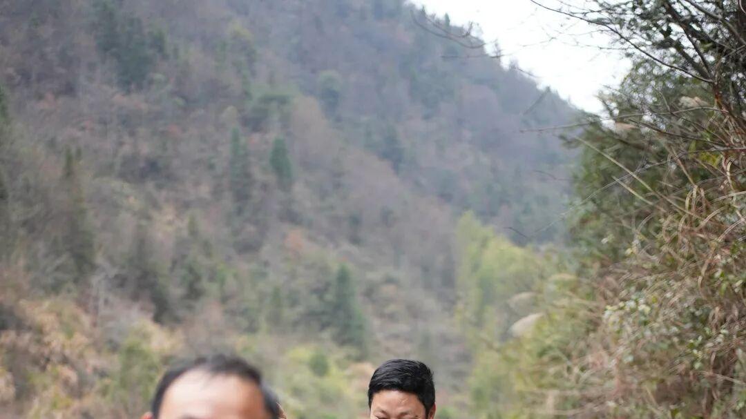 网红厂长袁仕伟与拉子：流量会散，唯有陪伴与治愈永不缺席