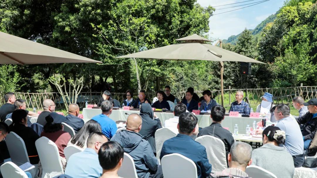 邛崃市政协召开“建设户外运动基地，打造‘近悦远来’消费新场景”主席会议视察协商专题会议