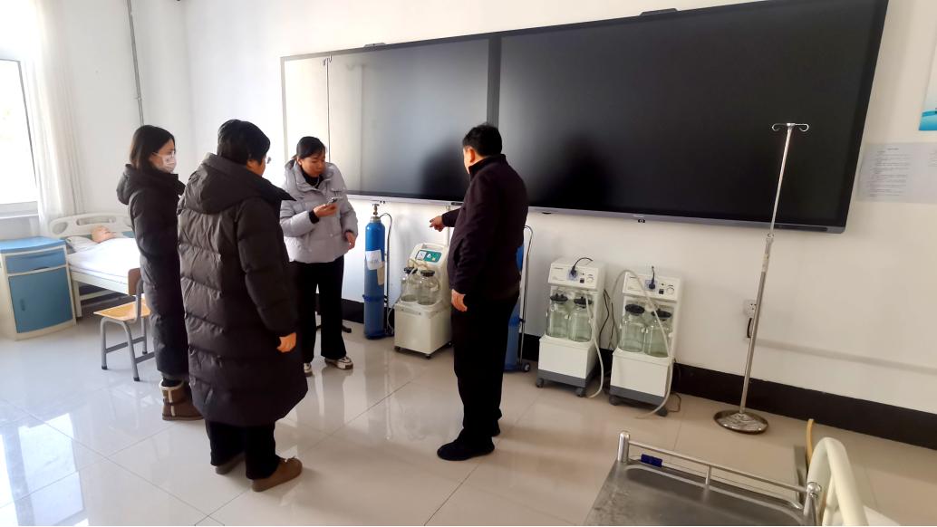 河北外国语学院开展学期末假前实验实训室安全专项检查