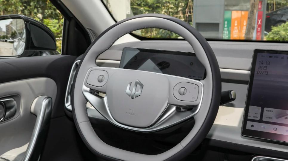 10万左右能得到这么多配置？怪不得零跑B01受欢迎，入手中配挺合适