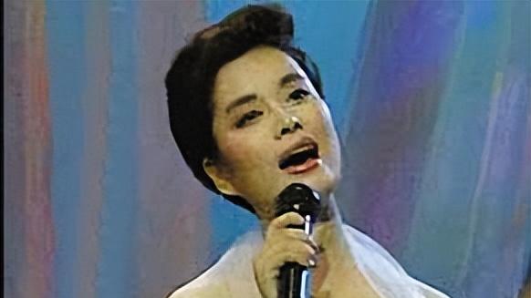 260亿遗产说不要就不要，带儿女远走美国的毛阿敏，如今63岁却在跑商演