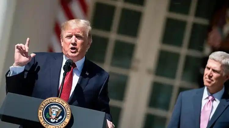 九大法官，六个被骂，被最高法院制裁后，特朗普又开始骂街了