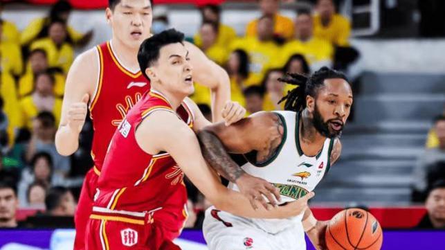 CBA排名一夜大变！上海第2，北京第5，辽宁4分憾负，深圳绝杀