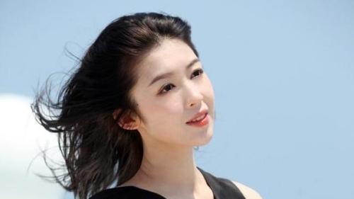 他是不是暗恋你？看这 4 个行为信号，答案一目了然