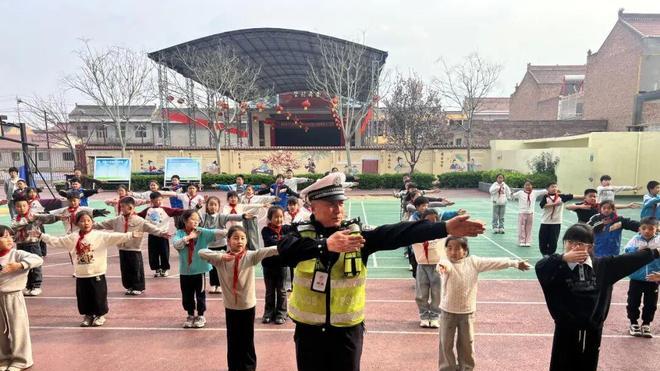 稷山交警开展全国中小学生安全教育日主题宣传活动