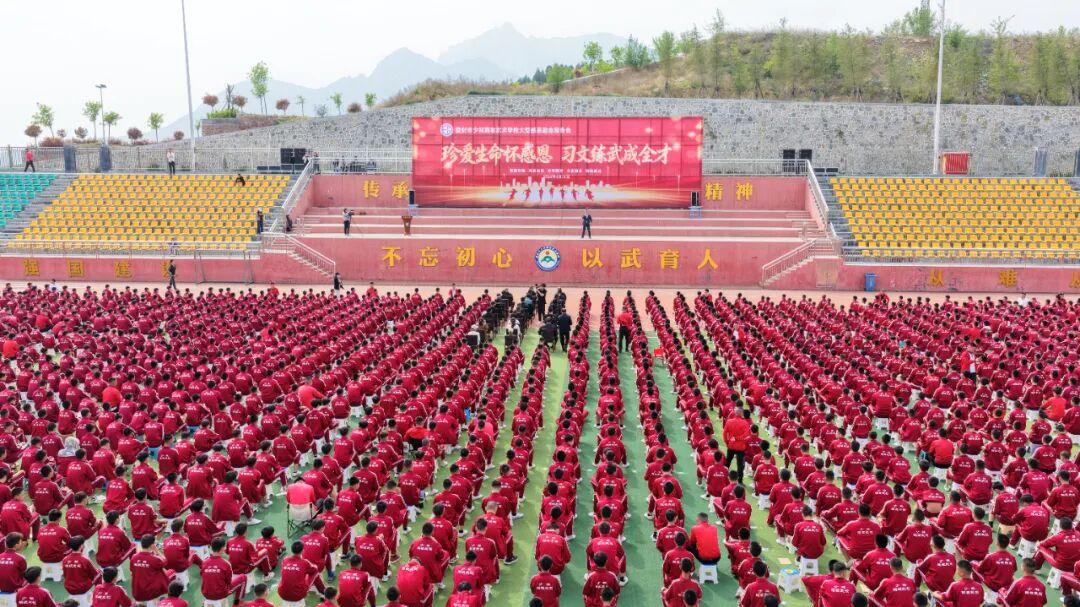 鹅坡武校隆重举行感恩励志报告会