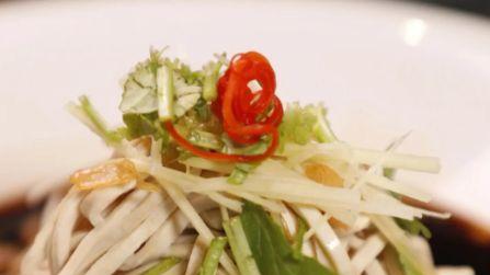 扬州烫干丝，百搭酱汁的柔软开场