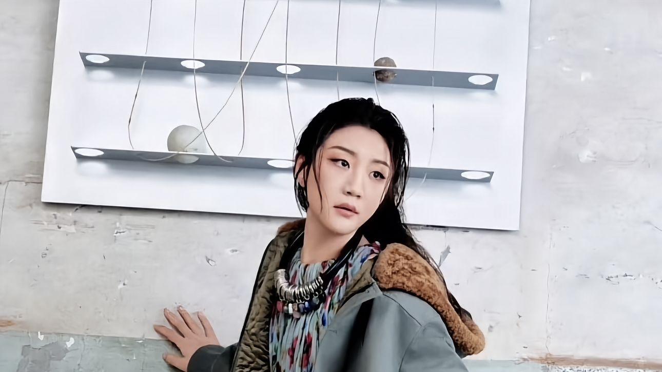 奥运冠军陈梦变身“不良少女”？黄发皮衣低腰裤，这反差谁顶得住