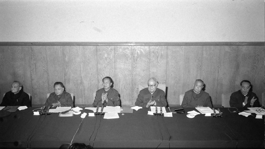 十一届三中全会召开及之前，邓小平为进行改革而不停呼吁和奔走