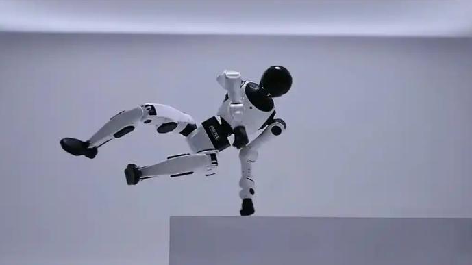 北京人形机器人创新中心发布具身天工3.0