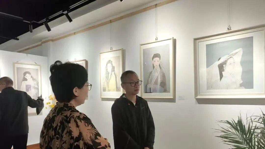 春 韵 绘 佳 人    墨 香 寄 初 心——韩春萍工笔画作品展