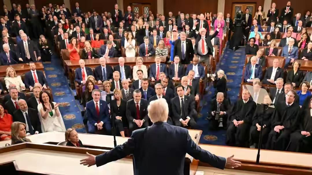 局势恶化，特朗普拉30国反华，中国包机将飞瑞士，美债出现抛售潮