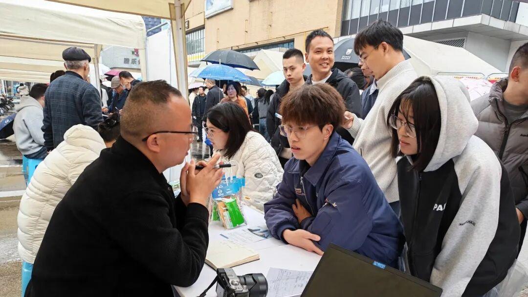邛崃市2026年春风行动暨就业援助季活动火热进行
