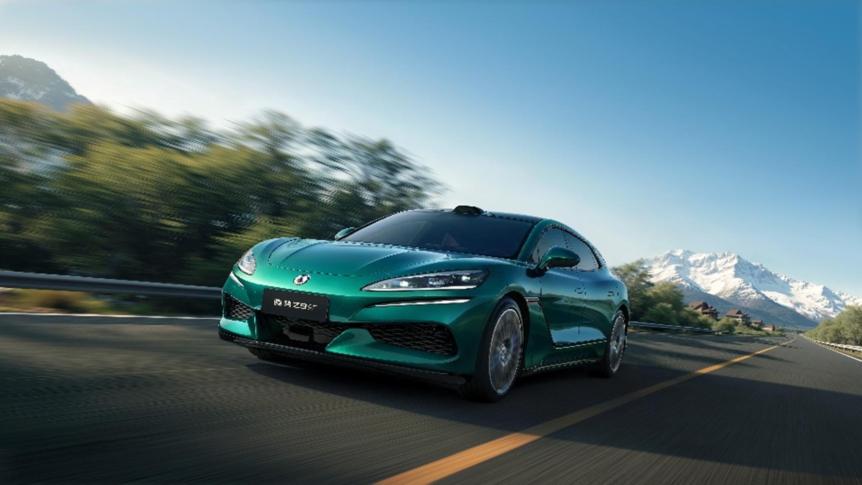 9分钟充饱1036km！全球首台闪充GT交付，加油站真的慌了