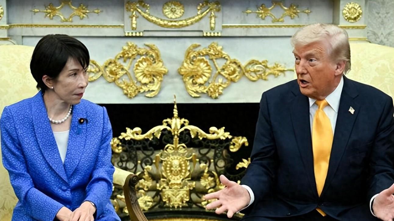 谁比日本更懂偷袭？特朗普的一句话，让现场哄笑，高市被当众羞辱