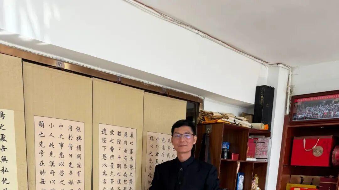 叶向群 : 一身翰墨风骨 半生公益情怀