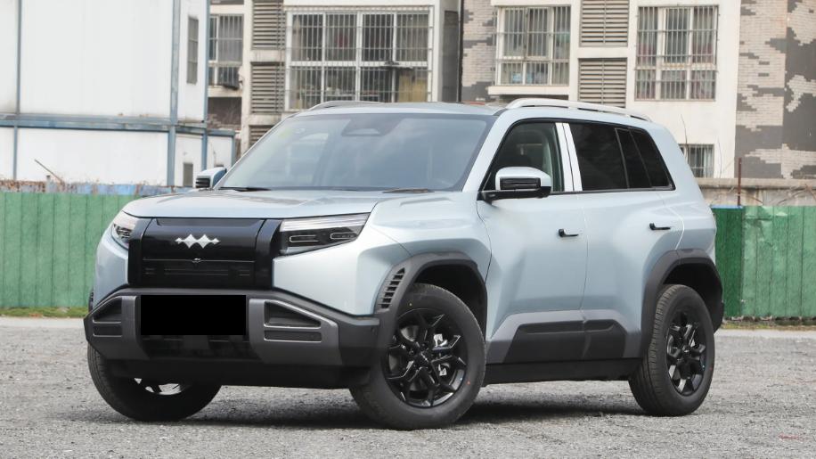 充电速度更高效，方程豹钛3闪充版实力再提升，家用户外两不误