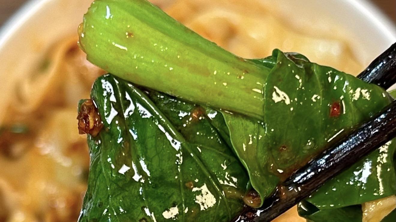 家常油泼面的烟火滋味