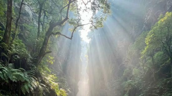 恩施屏山峡谷漂浮记，那一汪碧绿如翡翠的透明水域