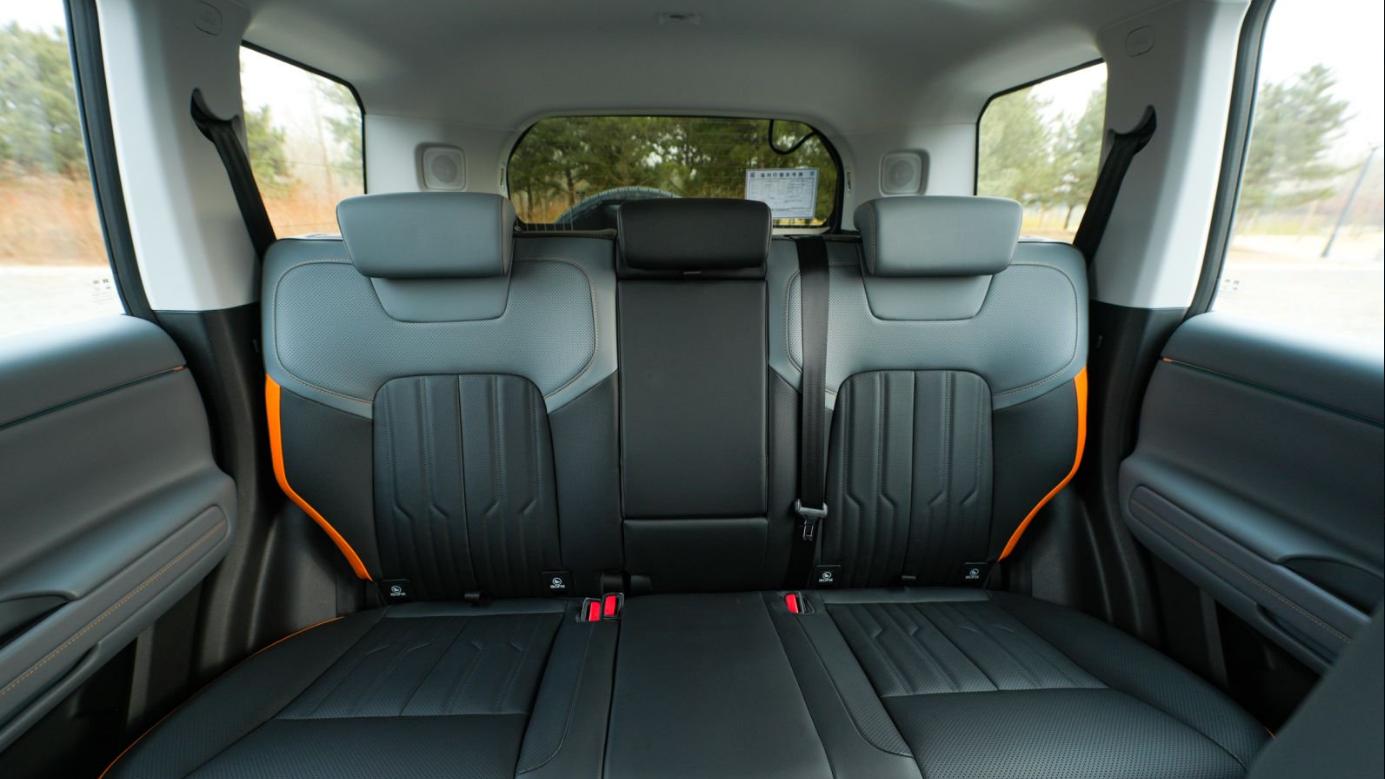 每一次家庭出行，都有 BJ40 增程元境智行版隐形安全护航